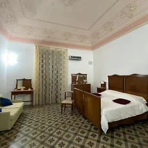 Hotel apartamentowy Crispi